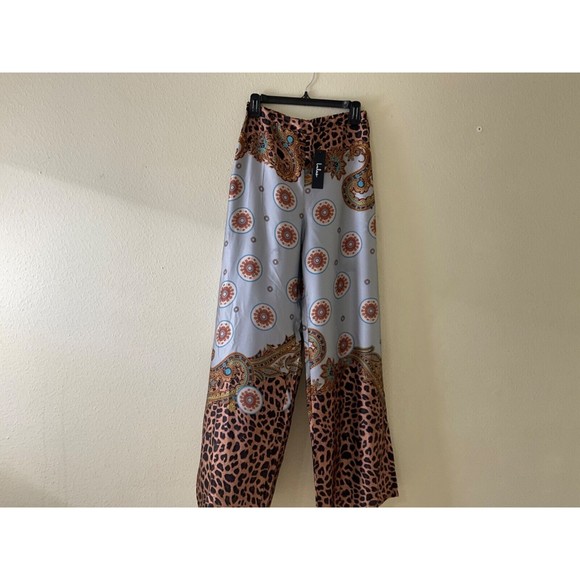 Lulus Pants - NWT Lulu’s pant size M High Waist  pull on wide leg pant animal paisley  print